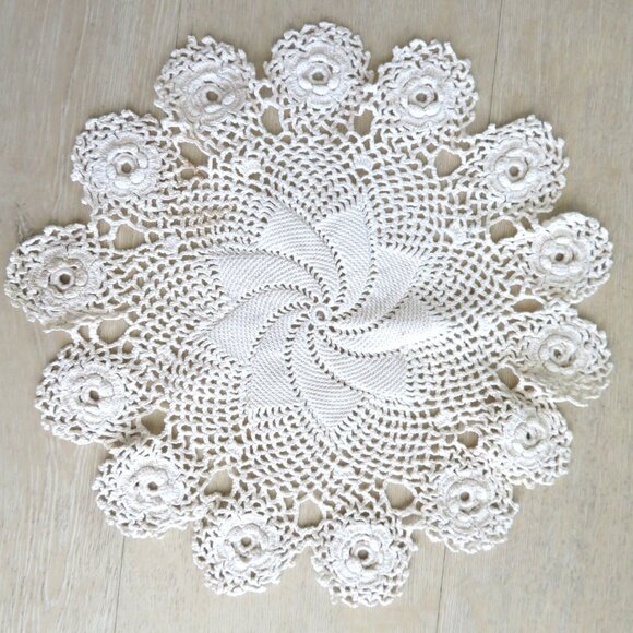 Vintage Handmade White Crocheted Doily Intricate Swirl Floral Design 13 Inches - Picture 5 of 6